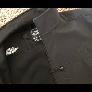 XL Men’s North Face Apex Softshell